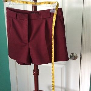 H&M, Womens shorts, side and back pockets, Sz 6, Burgundy color